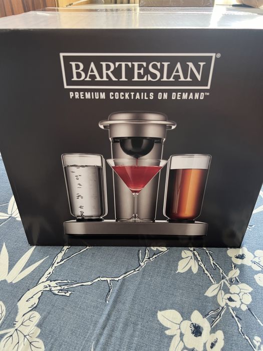Cocktail maker bartesian