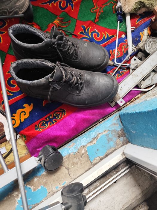 Продам рабочие ботинки 42рр.. обмен на что либо..соление или овощи