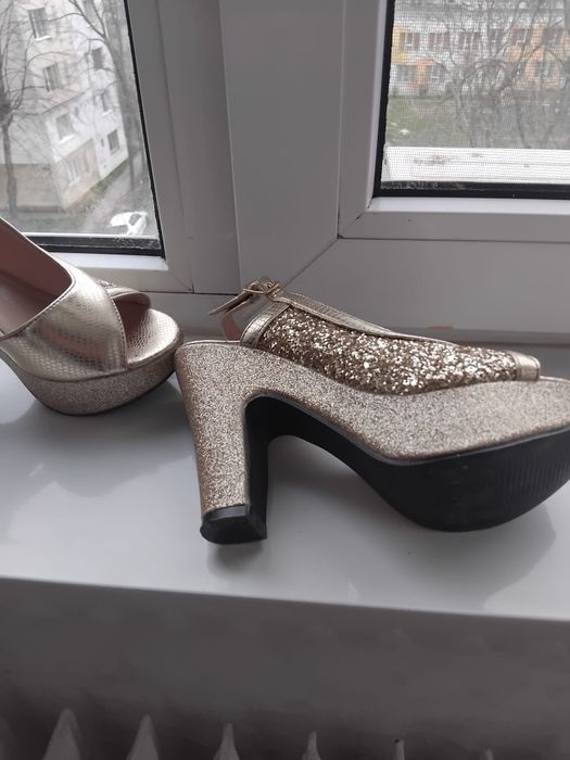 Sanda eleganta  mărime 35