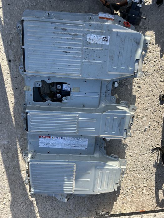 Продавам батерия за Lexus RX-400