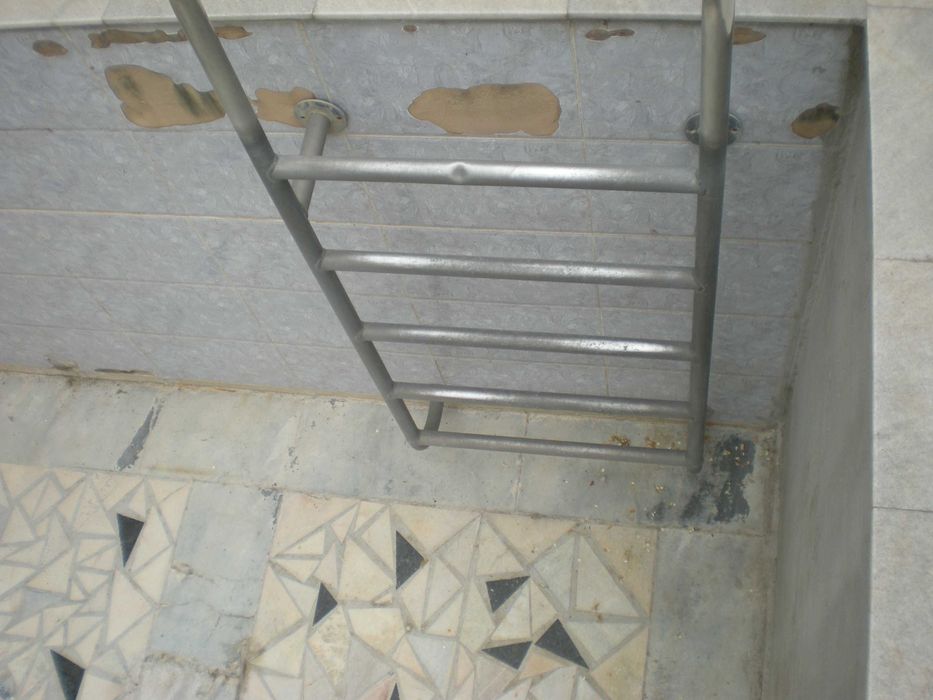 продам  лестницу для бассейна