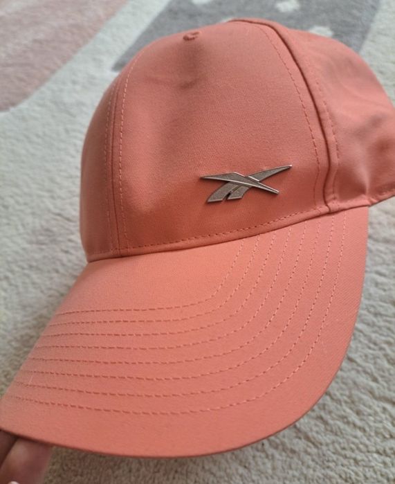 Чисто нова шапка Reebok