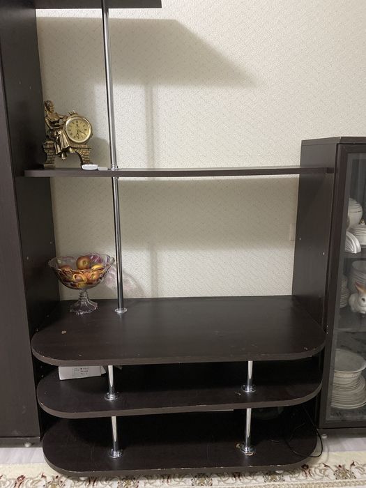 Сервант для гостиной в черном цвете.