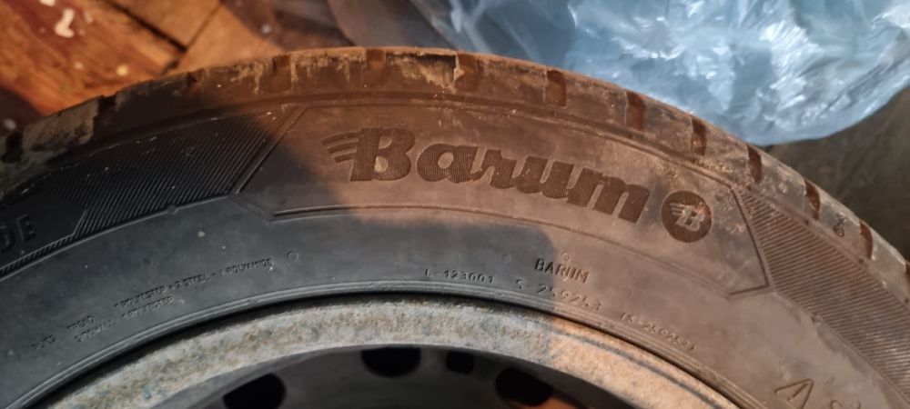 Set 4 anvelope de vară (plus jante) Barum 185/60 R15