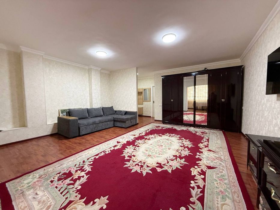 Метро Ойбек 2/2/4 с ремонтом 77серия 65м2