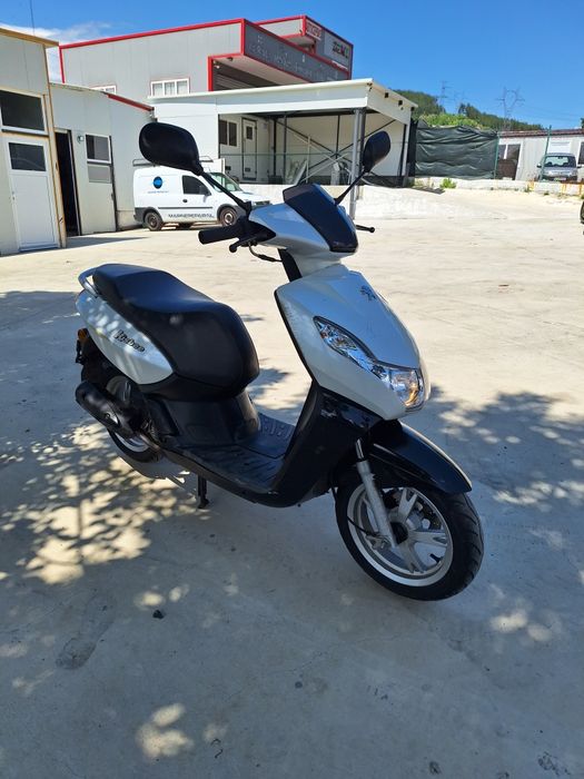 Продава се скутер peugeot kisbee 50 cc