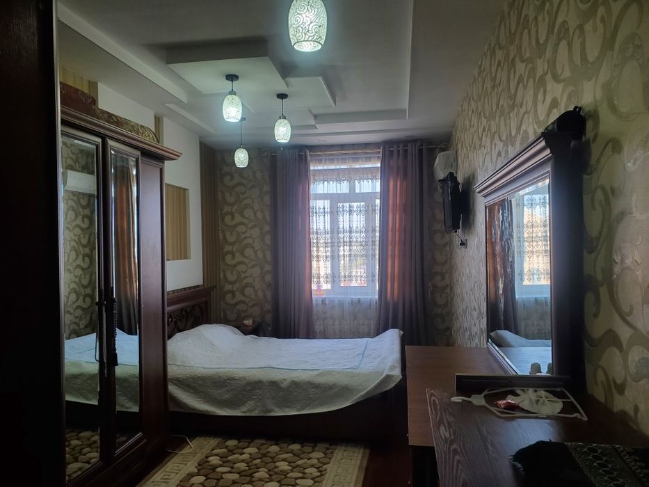 Продаются 115 кв 4 комнатная квартира  ул Амира Темура