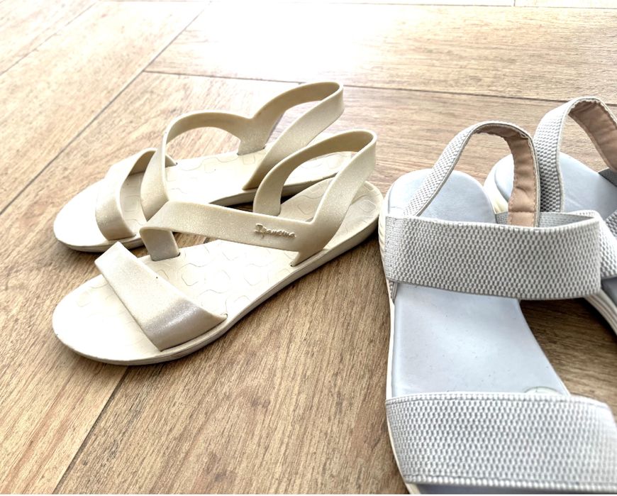 Сандали удибни в светли цветове