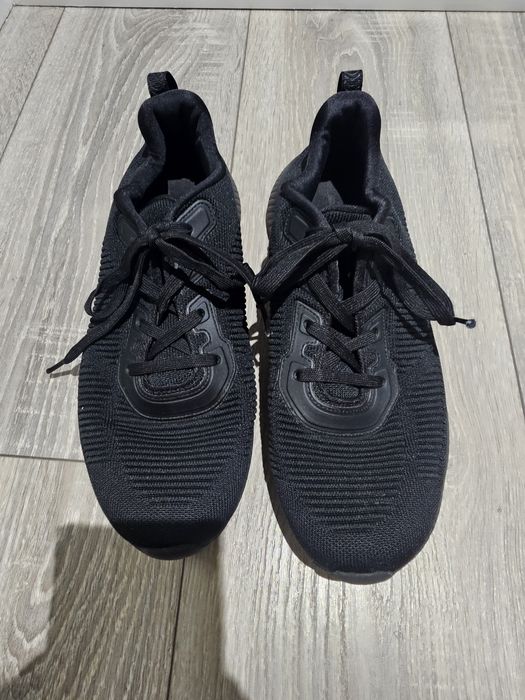 Продаю кроссовки Skechers