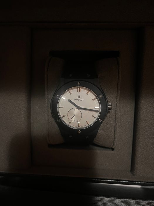 Нова цена 300 лв. Дамски черен часовник