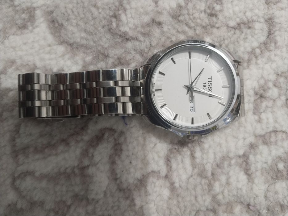 Soatlar sotiladi. Kelishilgan narxlarda.