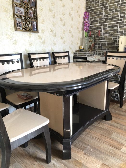 Стол в гостинную