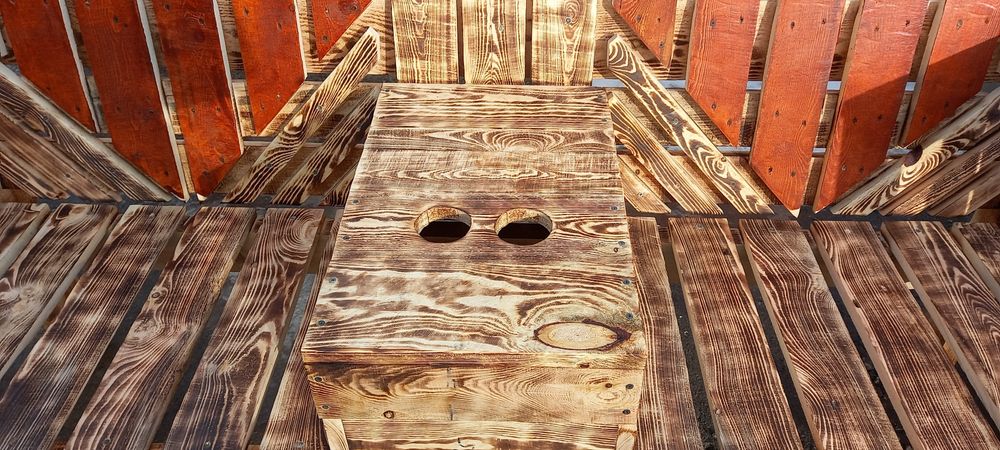 Бизнес лавочка со столиком