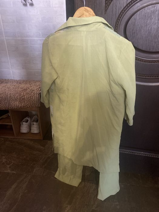 Продам летний брючный костюм