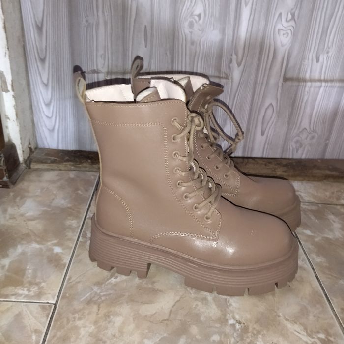 ПРОДАМ стильные, зимние ботинки!