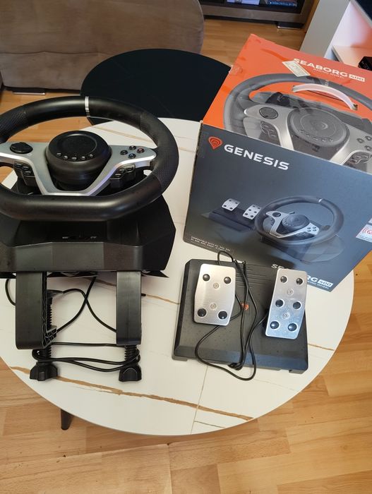 Продавам кормило със педалите GENESIS