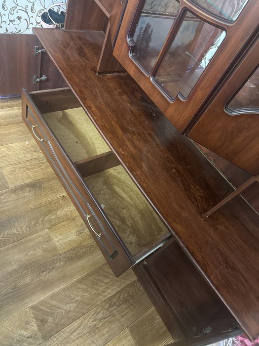 Шифоньер для гостиной