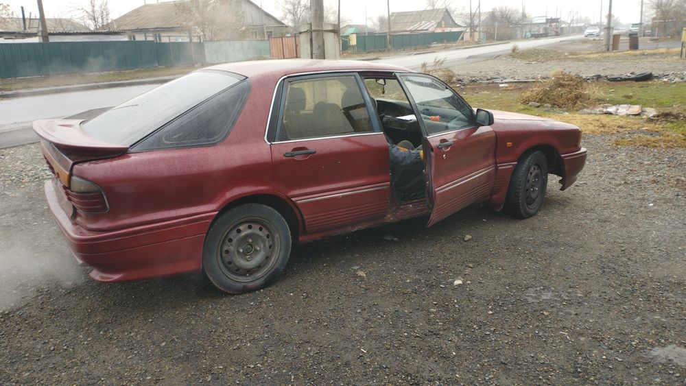 Продам машину Мицубиси Голант