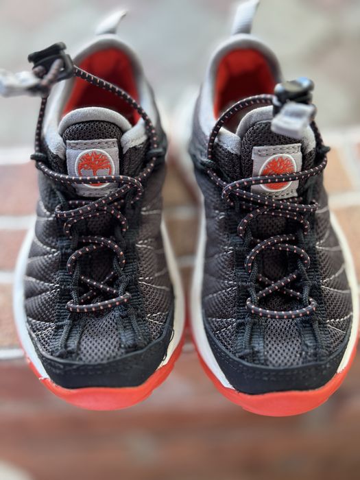 Продам кроссовки фирмы Timberland