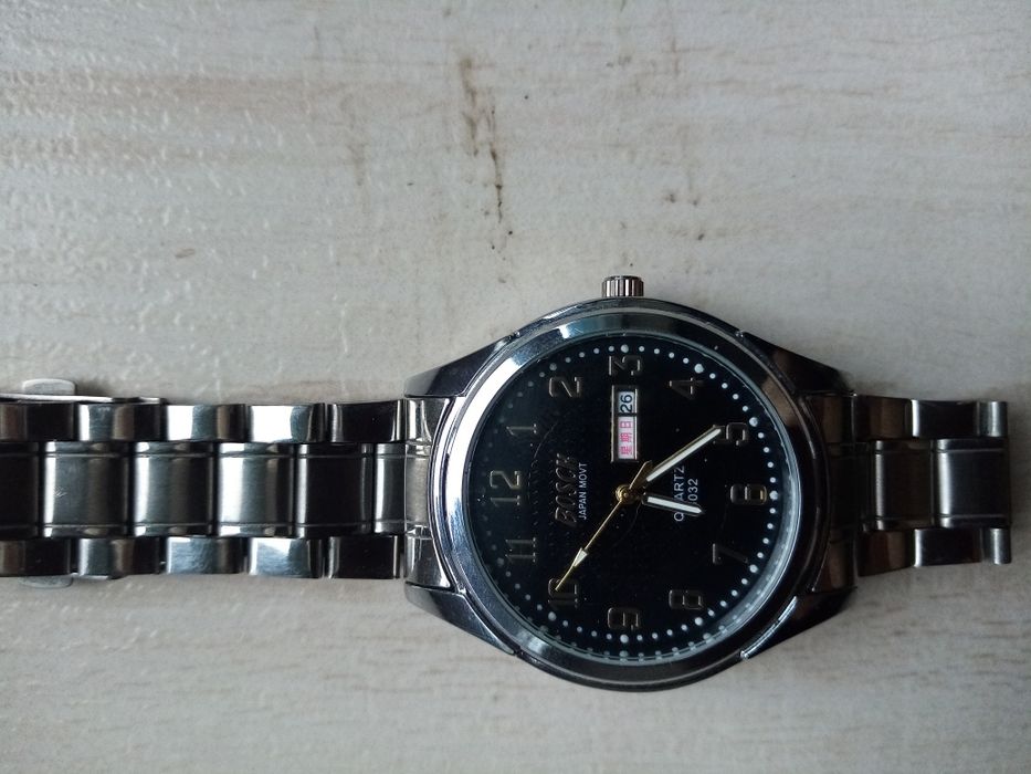 Продам часы электронные новые