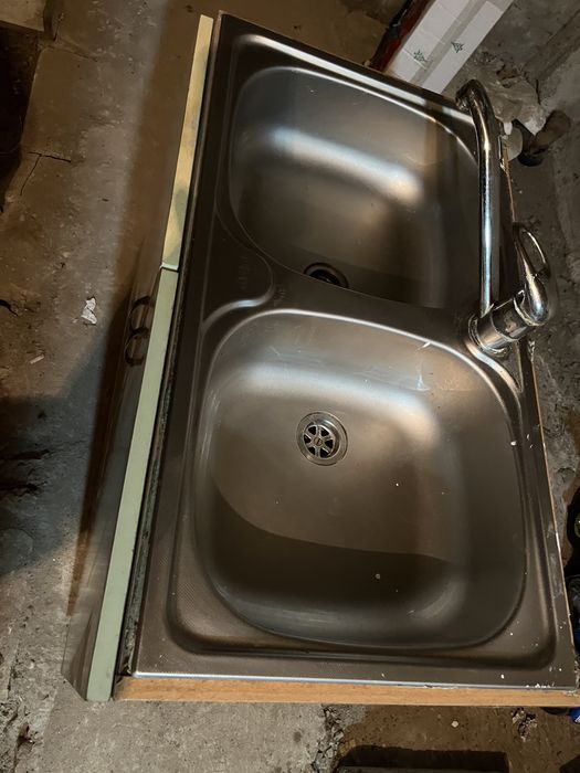 Vând chiuvetă DUBLA de bucatarie FR AN KE  de inox completa cu dulap