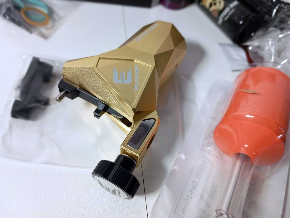 Nou Aparat de tatuat Kwadron EQ Pusher, motor f. precis și stabil, 10W