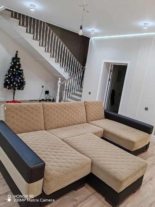 Угловой диван с пуфиком