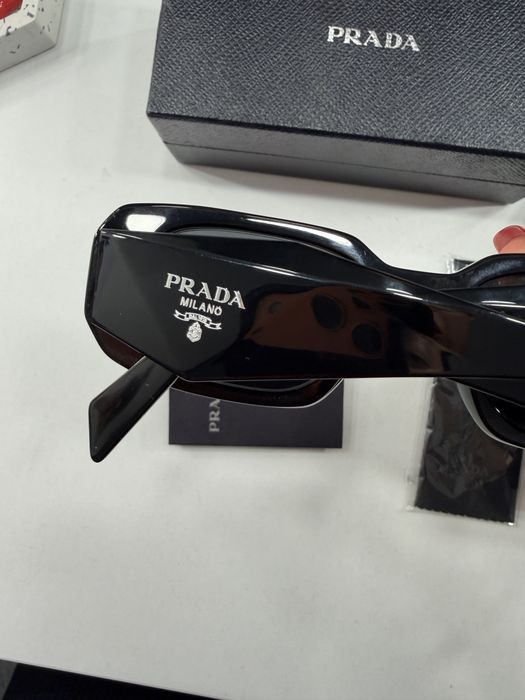 Оригинални Слънчеви очила Prada