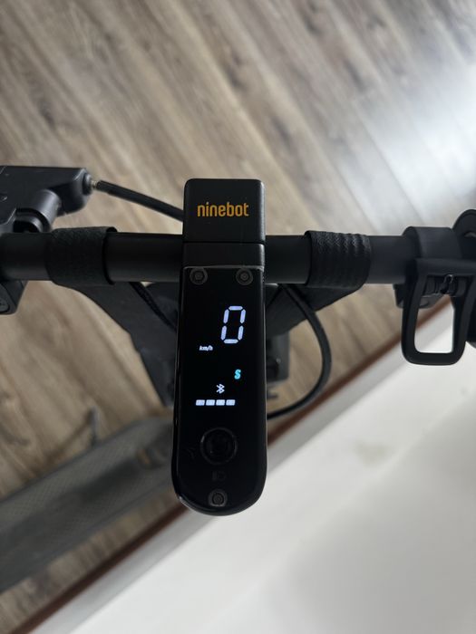 Продаю электросамокат Ninebot Max G2