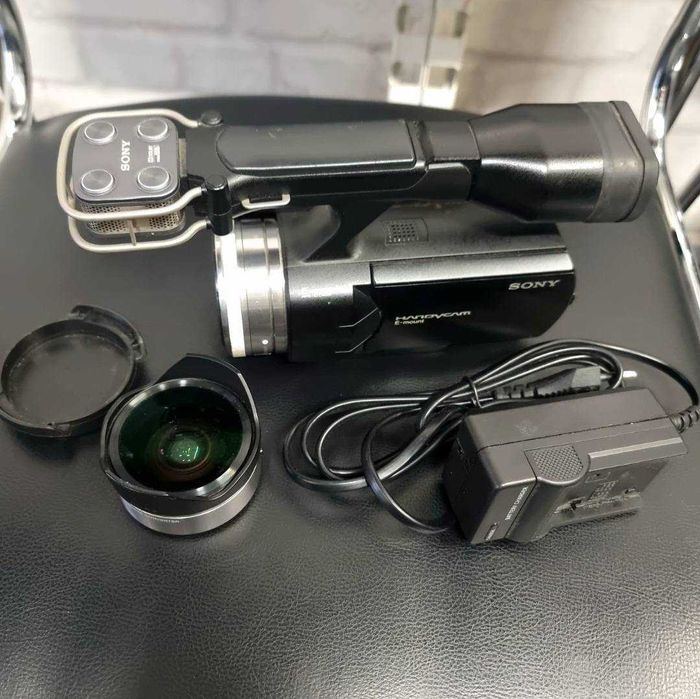 Видеокамера Sony NEX-VG10E с обектив