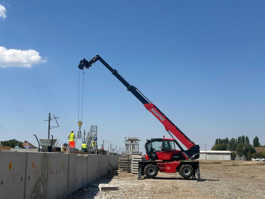 Închiriez Manitou MRT 2145