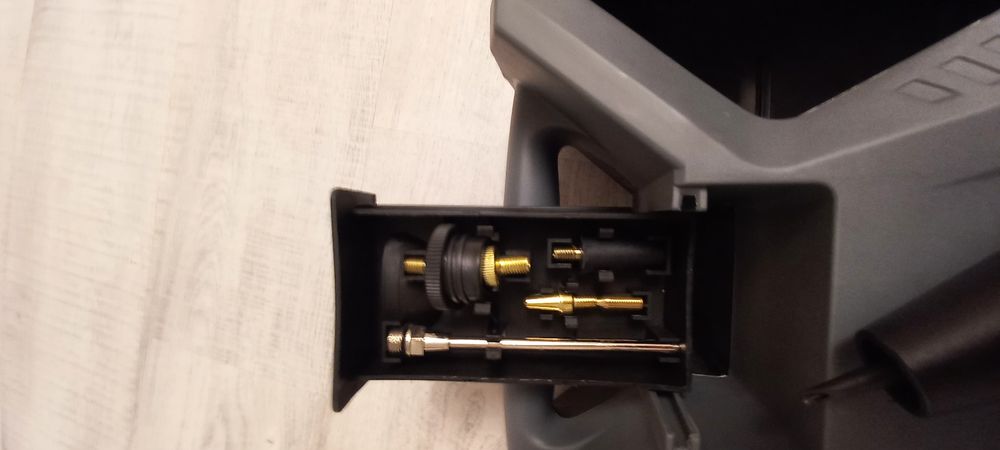 Vând pompa electrica  220 v