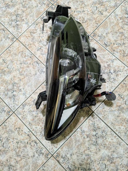 Фар - Мазда 6 десен  / 2016 година