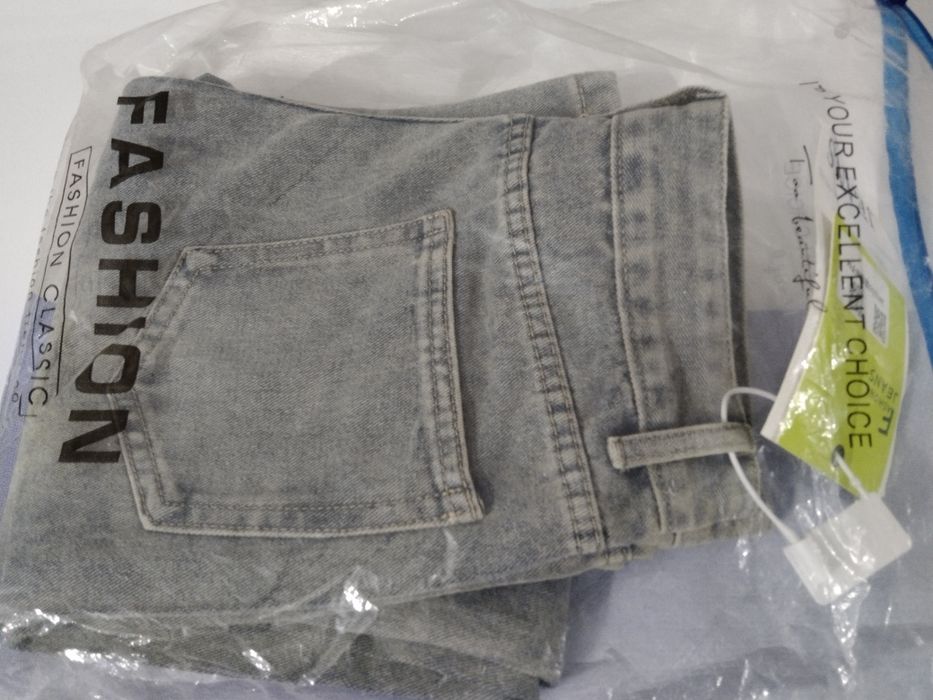 Футболка брюки джинсы