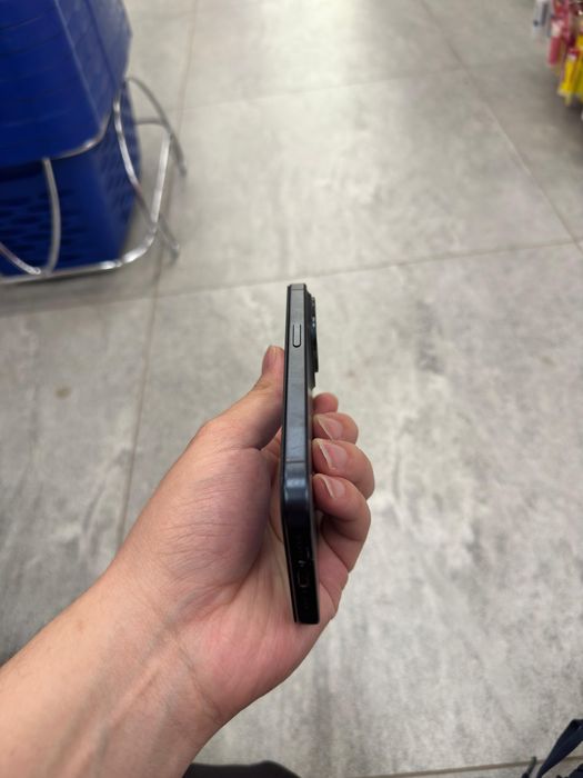 Продаю айфон 15 про