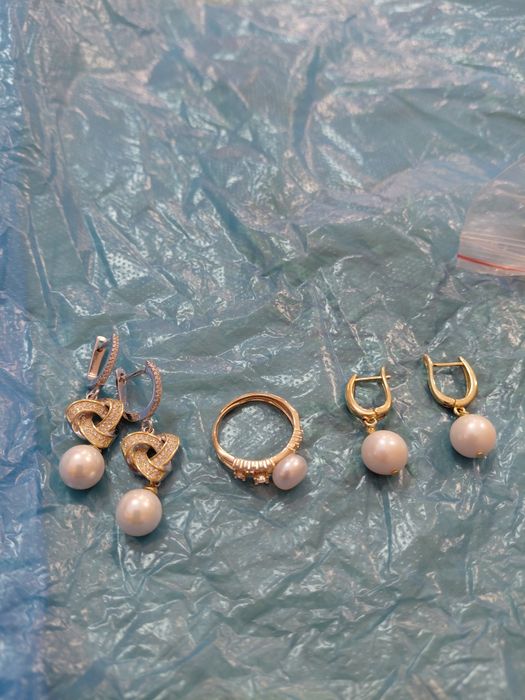 Продам серьги и кольцо из  серебра