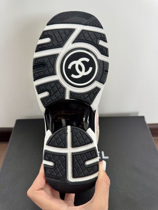 Chanel Tweed Suede Calfskin CC sneakers Ecru/Pink