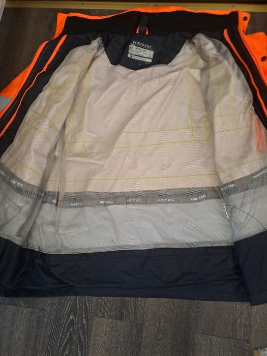 Geaca reflectorizanta impermeabilă