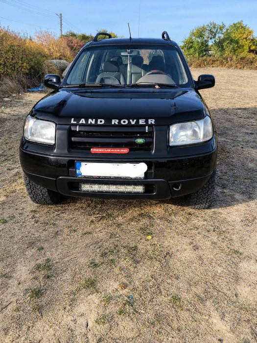 Vând Land ROVER 4x4 cu acte la zi merge foarte bine pt mai multe detalii despre mașină sunați la Nr de telefon nu răspund la mesaje