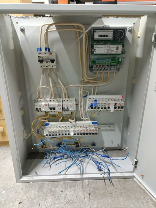 Шкаф силовой с автоматами