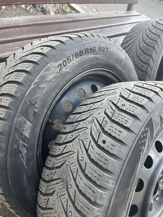 Продаю шины 205/60/R16
