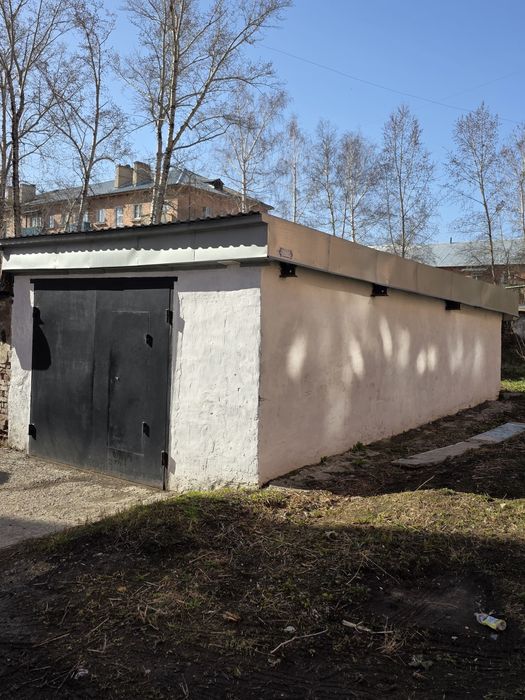 Продам гараж на площади (Независимости 15)