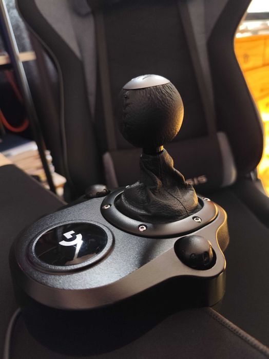 Геймърски волан Logitech G923 + Shifter за PS5/PS4/PC