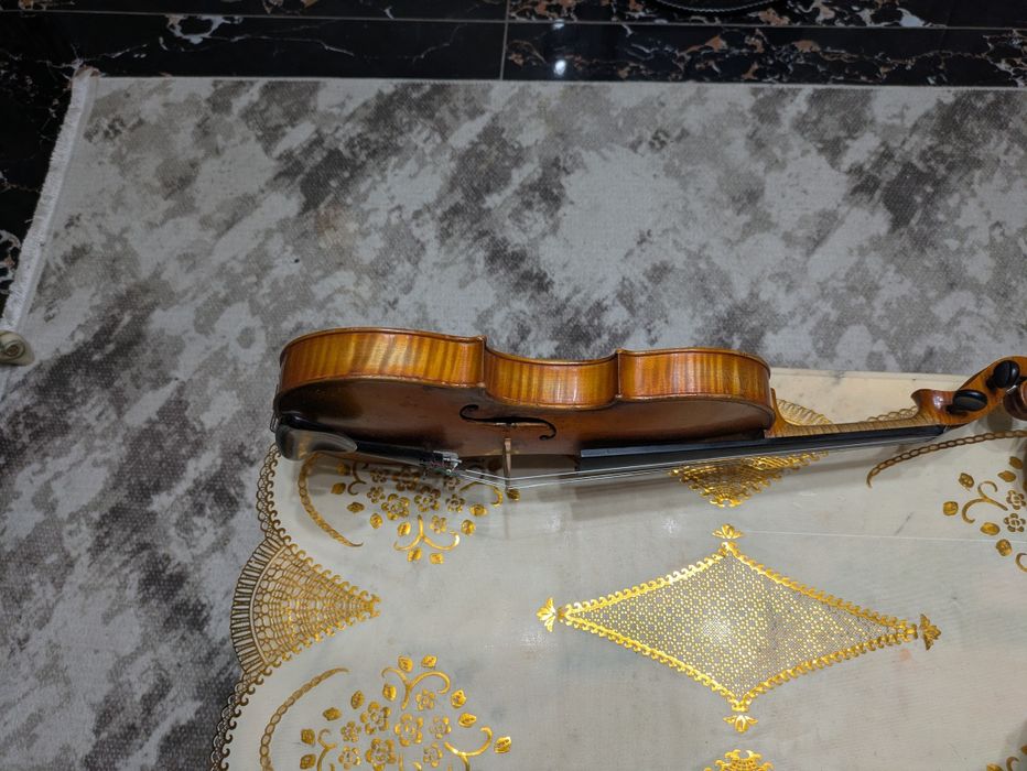 De vânzare 4/4 foarte veche.