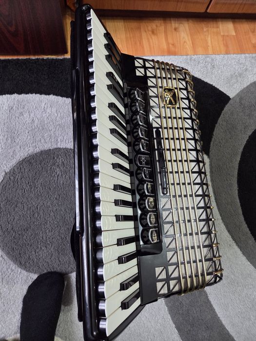 Vând acordeon HOHNER Atlantic 4 De Luxe