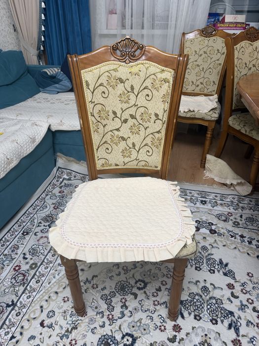 Продам стол к нему 11 стульев