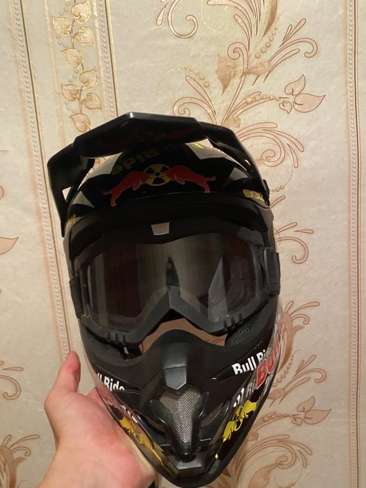 спортивный шлем продам
