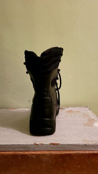 Продам военный бушлат и берцы