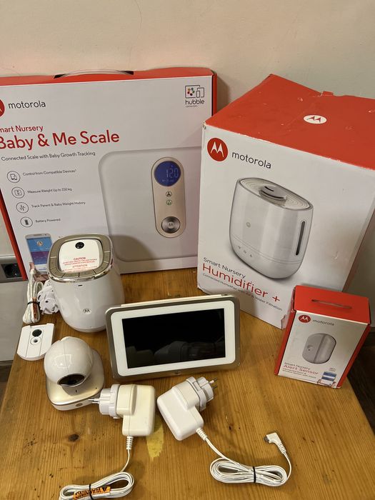 Комплект Motorola Smart Nursery 7 (бебефон, овлажнител, лампа, кантар)