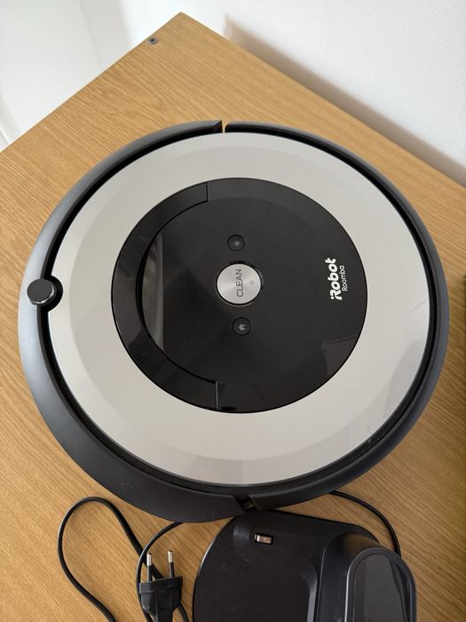 iRobot Roomba E5 (прахосмукачка робот)